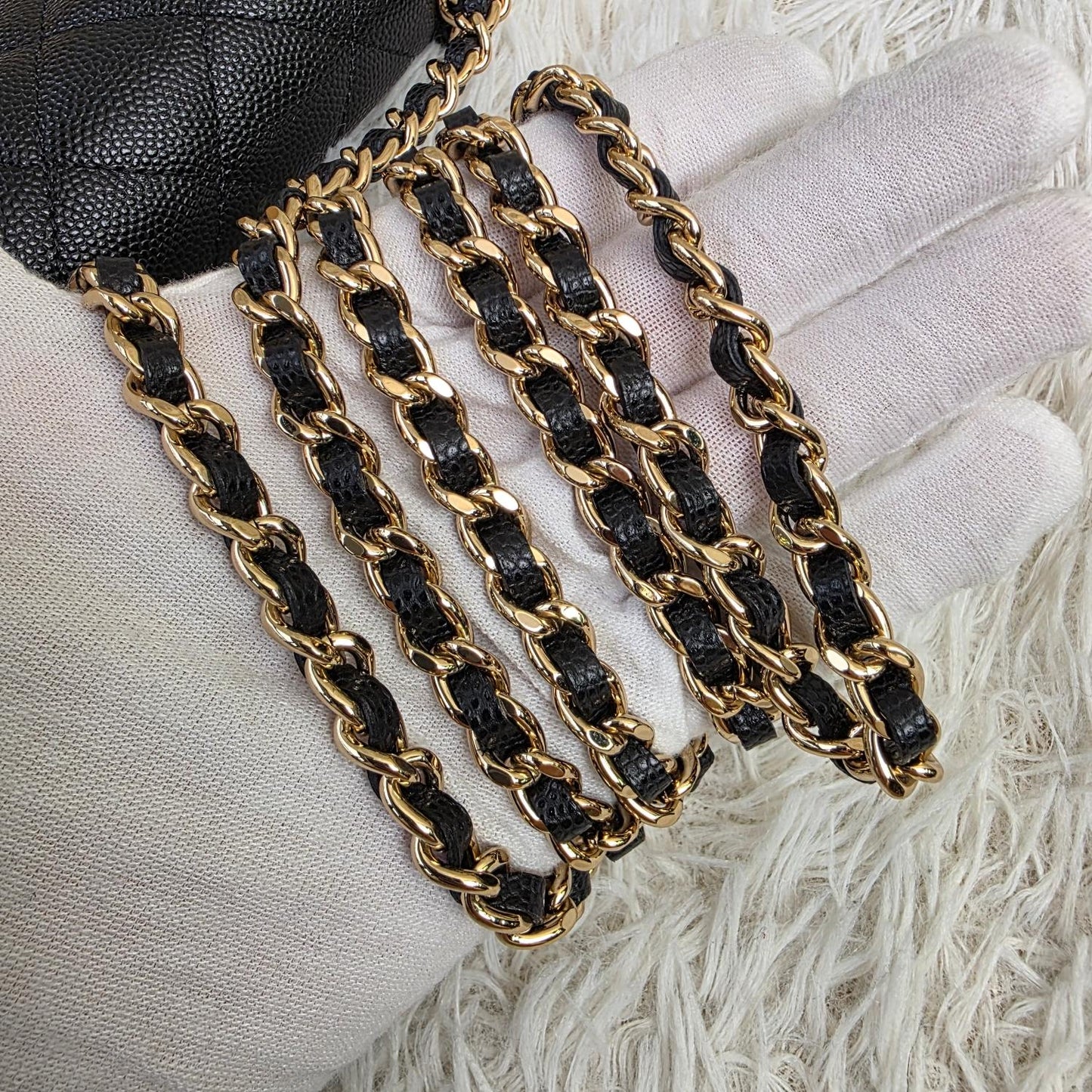 Chanel Black Quilted Caviar Leather Chain Crossbody Bag (Pre-Owned)
