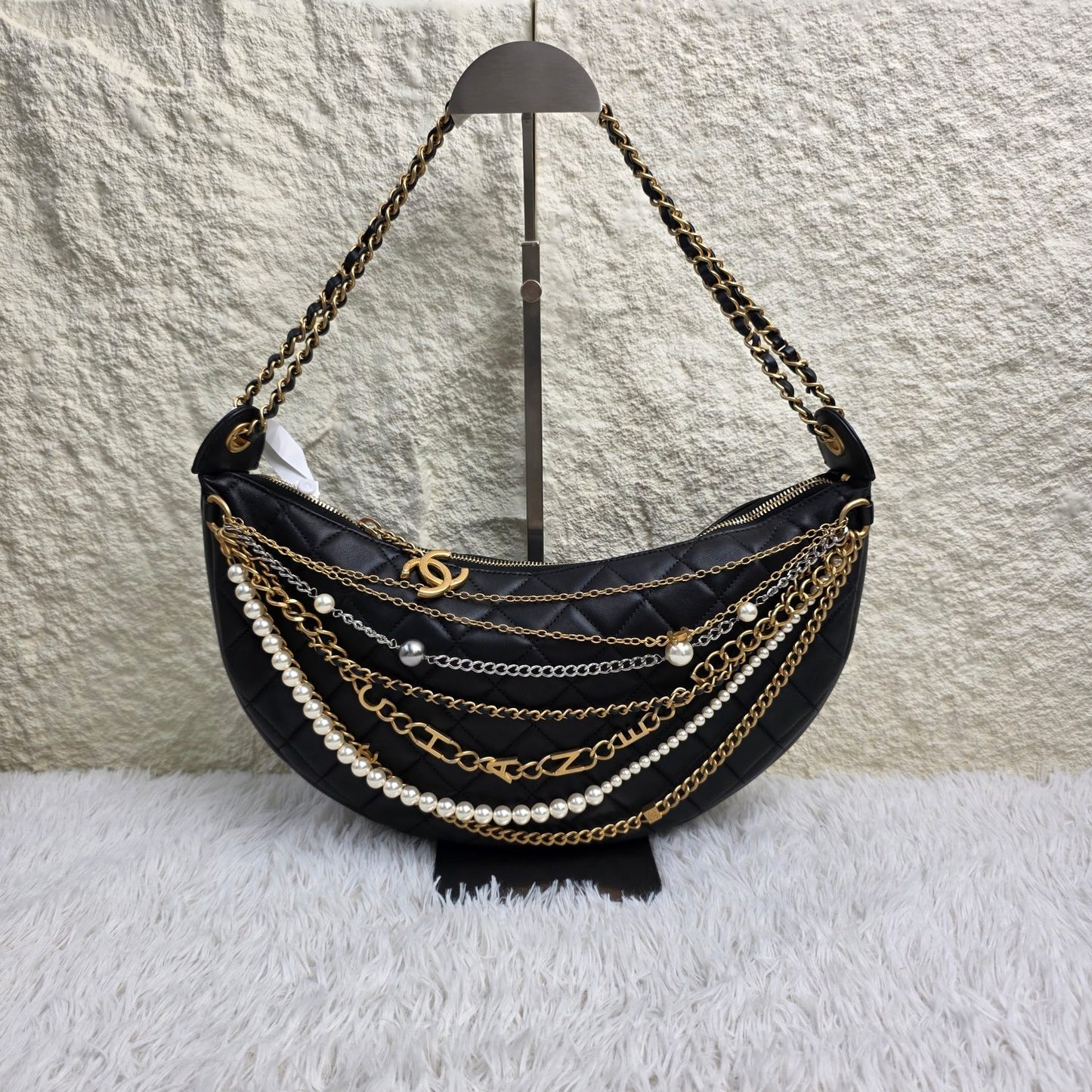 Chanel Black Quilted Leather Chain Hobo Shoulder Bag (Pre-Owned)