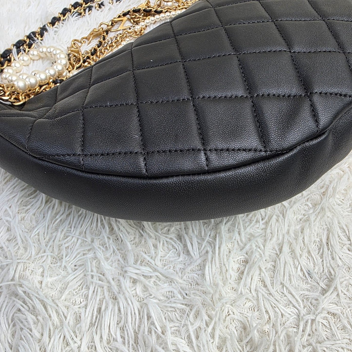 Chanel Black Quilted Leather Chain Hobo Shoulder Bag (Pre-Owned)