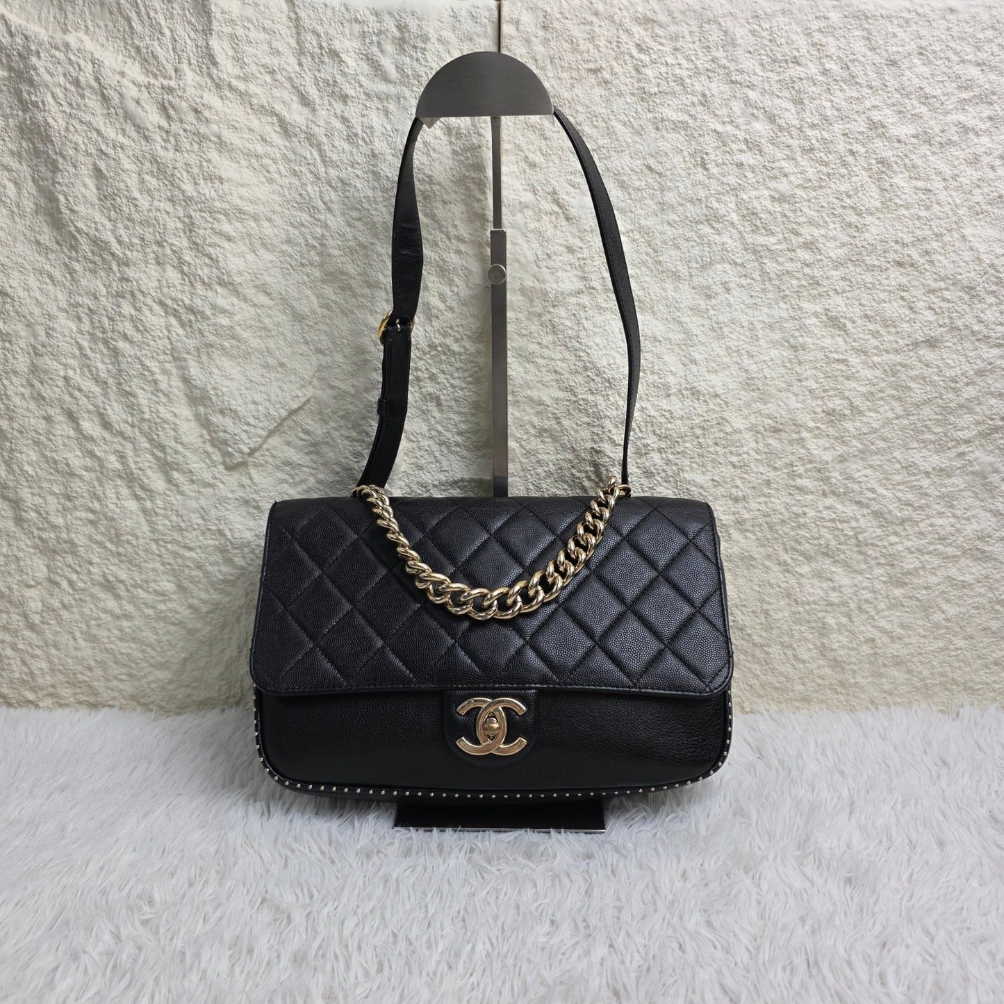 Chanel Black Quilted Leather Chain Shoulder Bag (Pre-Owned)