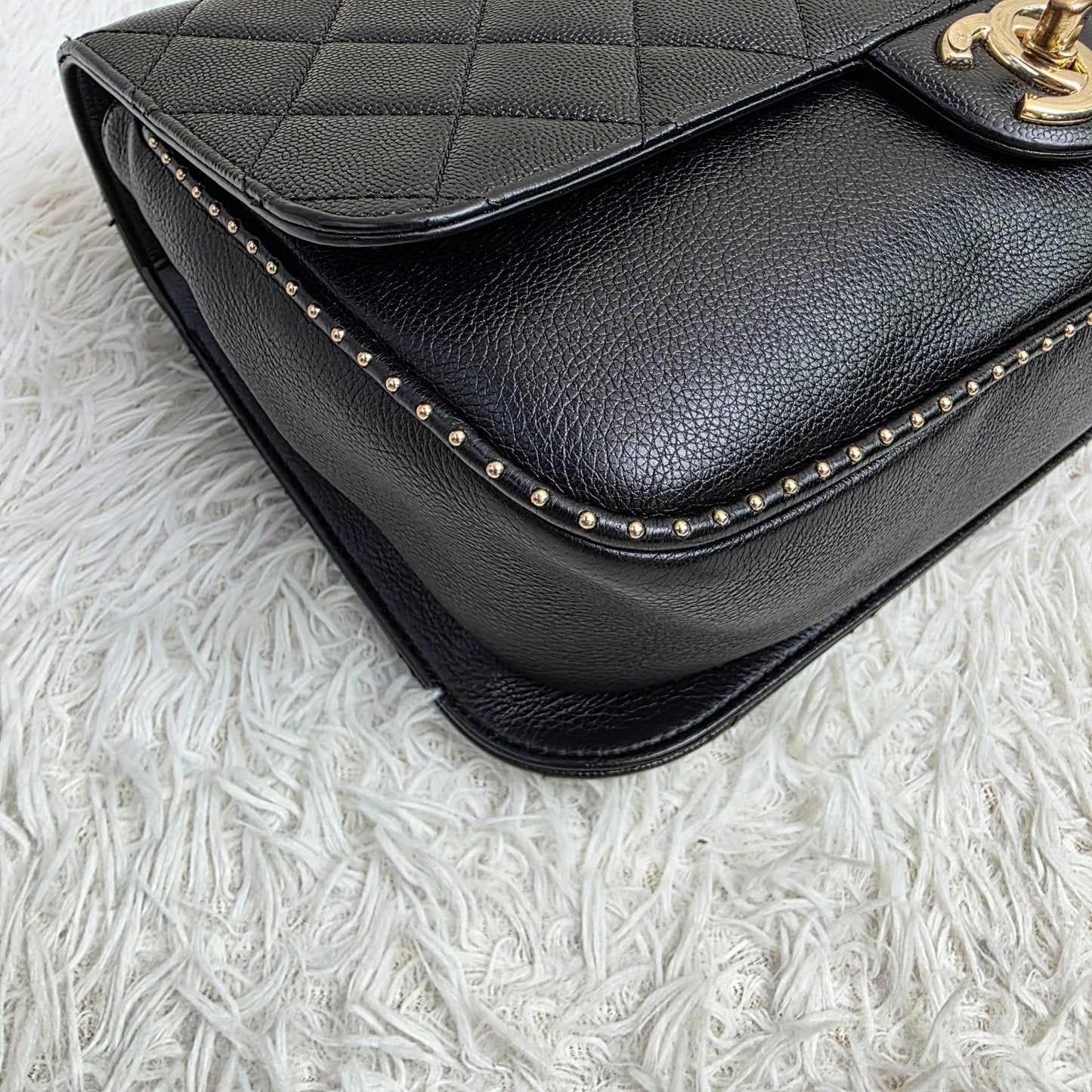 Chanel Black Quilted Leather Chain Shoulder Bag (Pre-Owned)