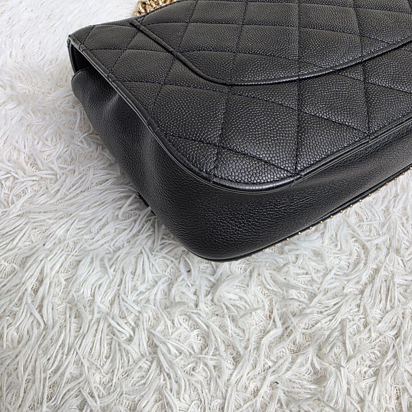 Chanel Black Quilted Leather Chain Shoulder Bag (Pre-Owned)