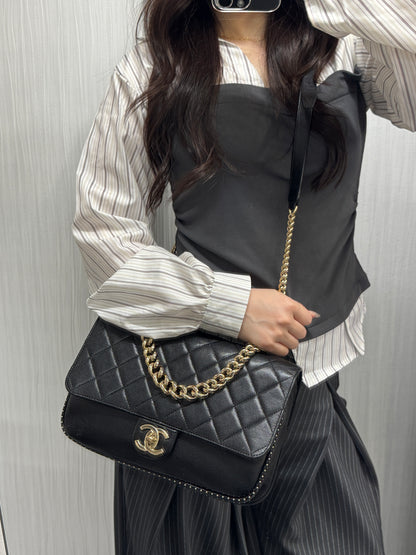 Chanel Black Quilted Leather Chain Shoulder Bag (Pre-Owned)