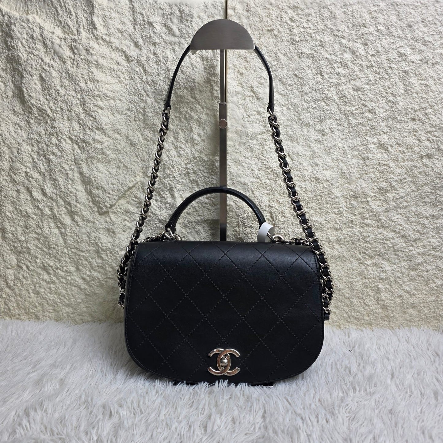 Chanel Black Quilted Leather Top Handle Chain Shoulder Bag (Pre-Owned)
