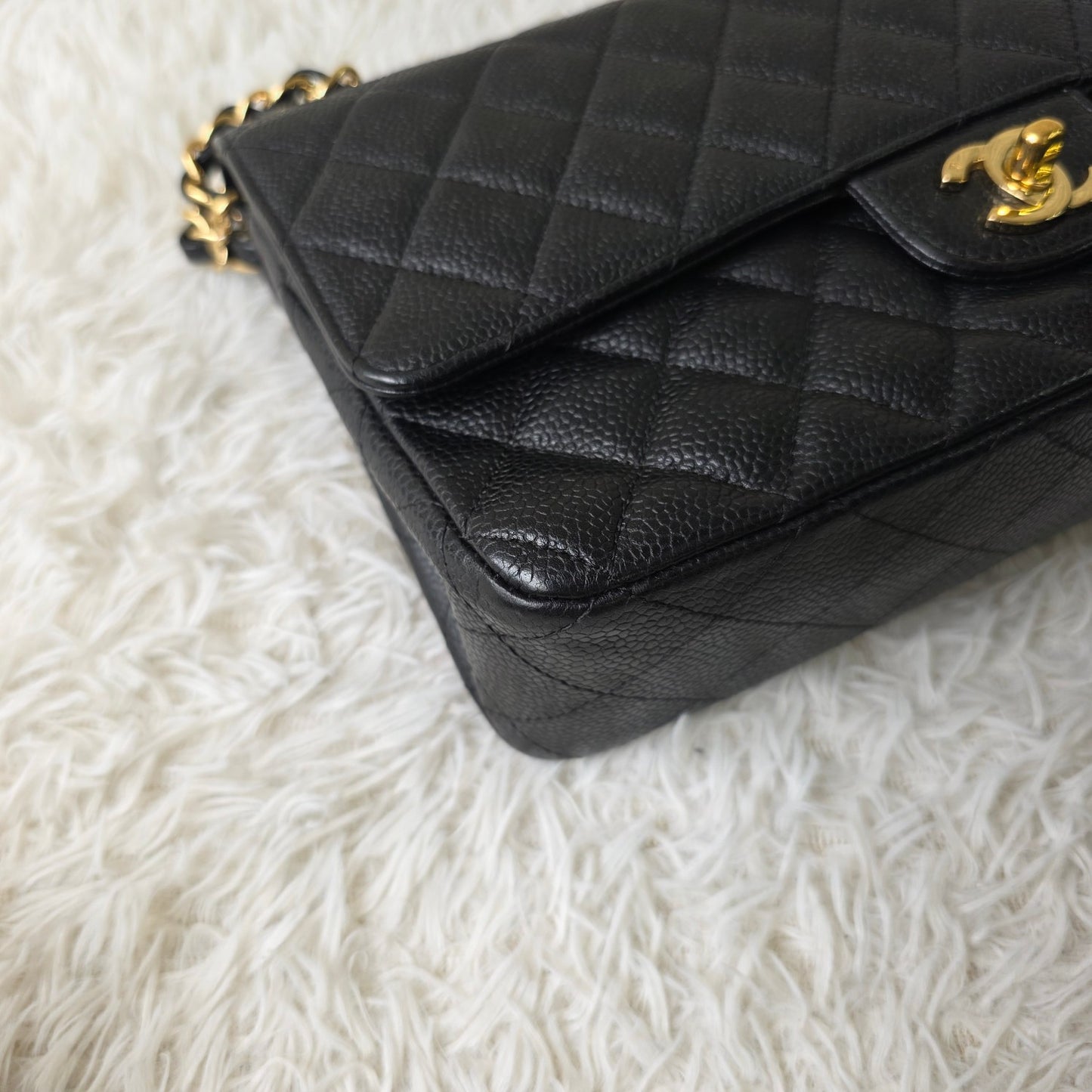 Chanel Black Quilted Caviar Leather Classic Flap Shoulder Bag (Pre-Owned)