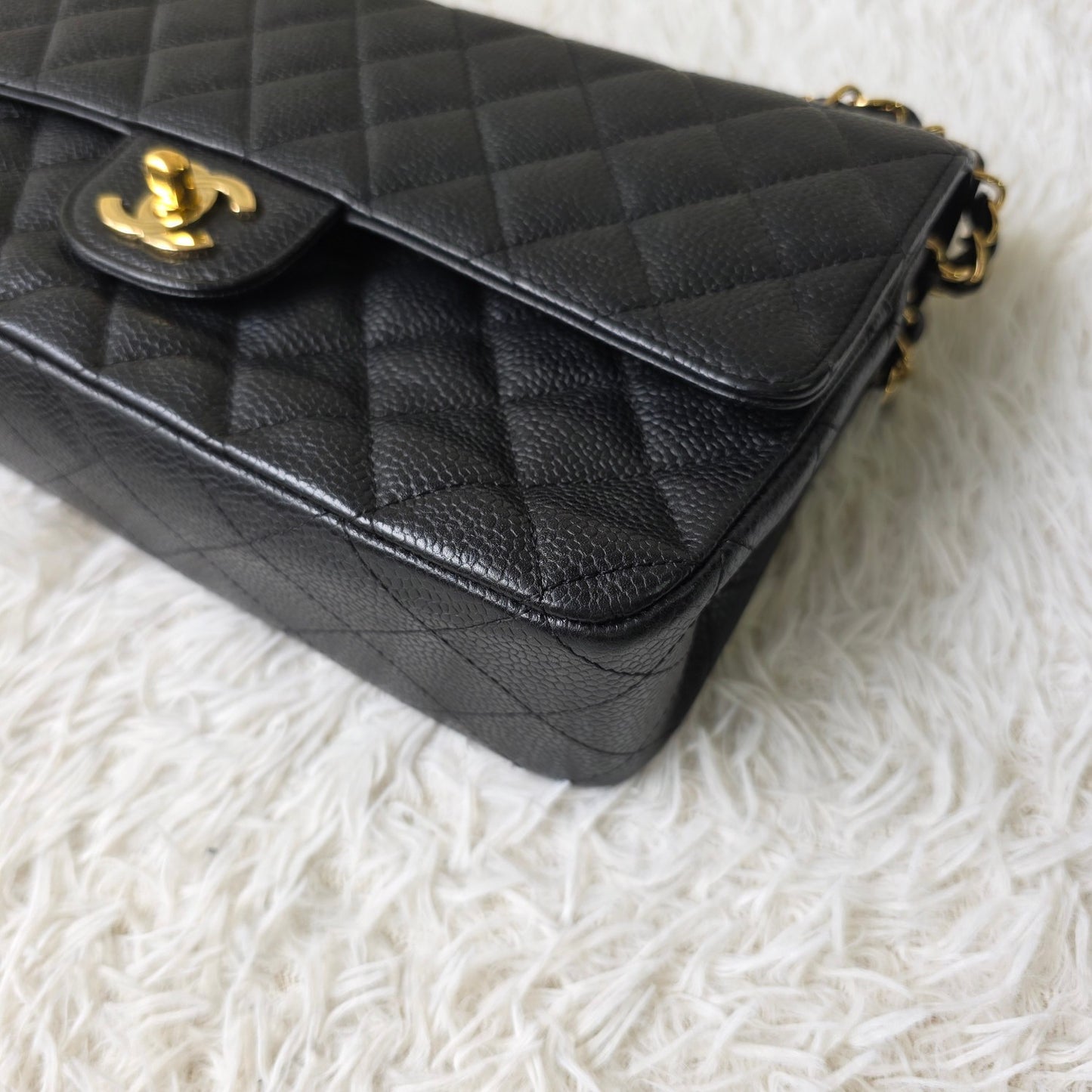Chanel Black Quilted Caviar Leather Classic Flap Shoulder Bag (Pre-Owned)