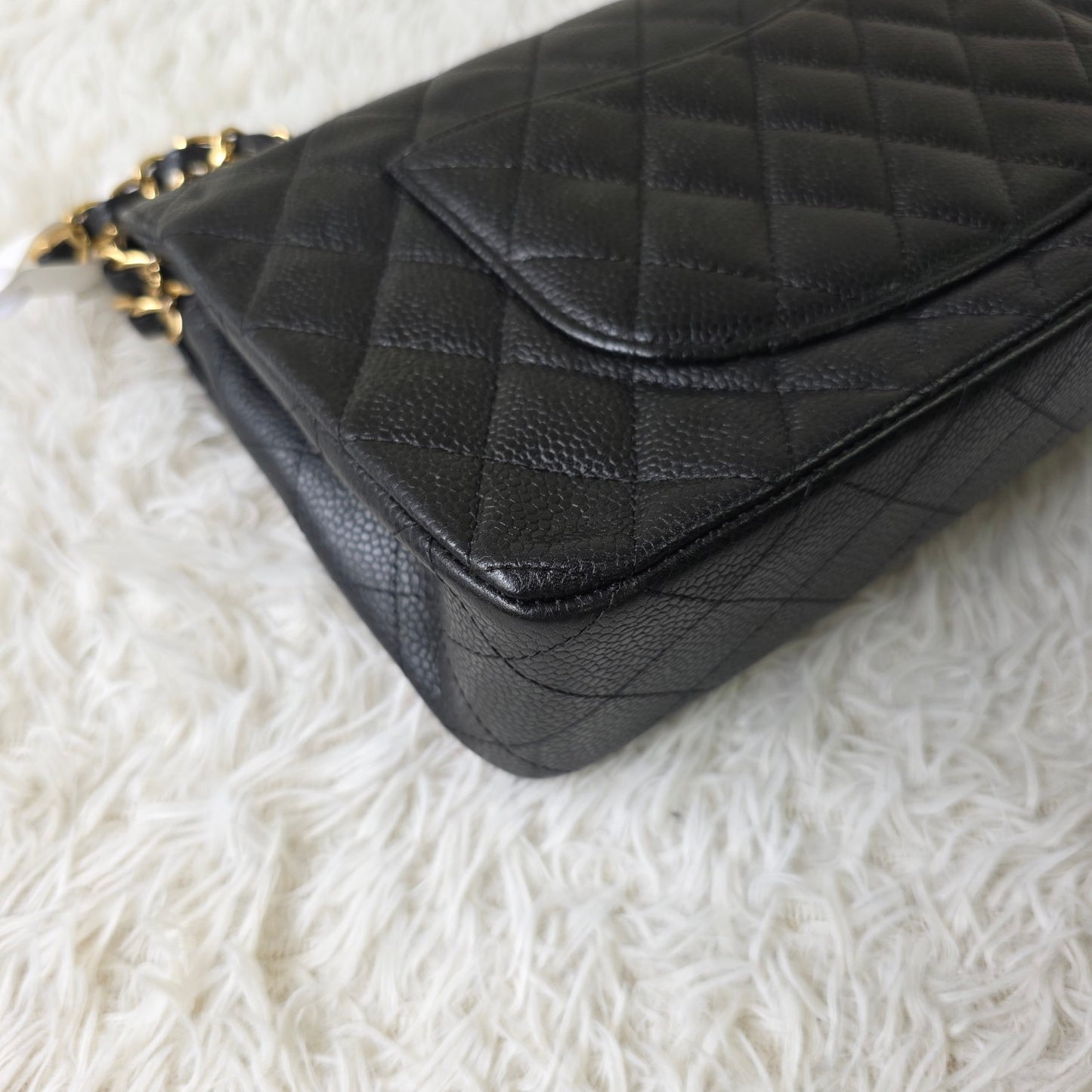 Chanel Black Quilted Caviar Leather Classic Flap Shoulder Bag (Pre-Owned)