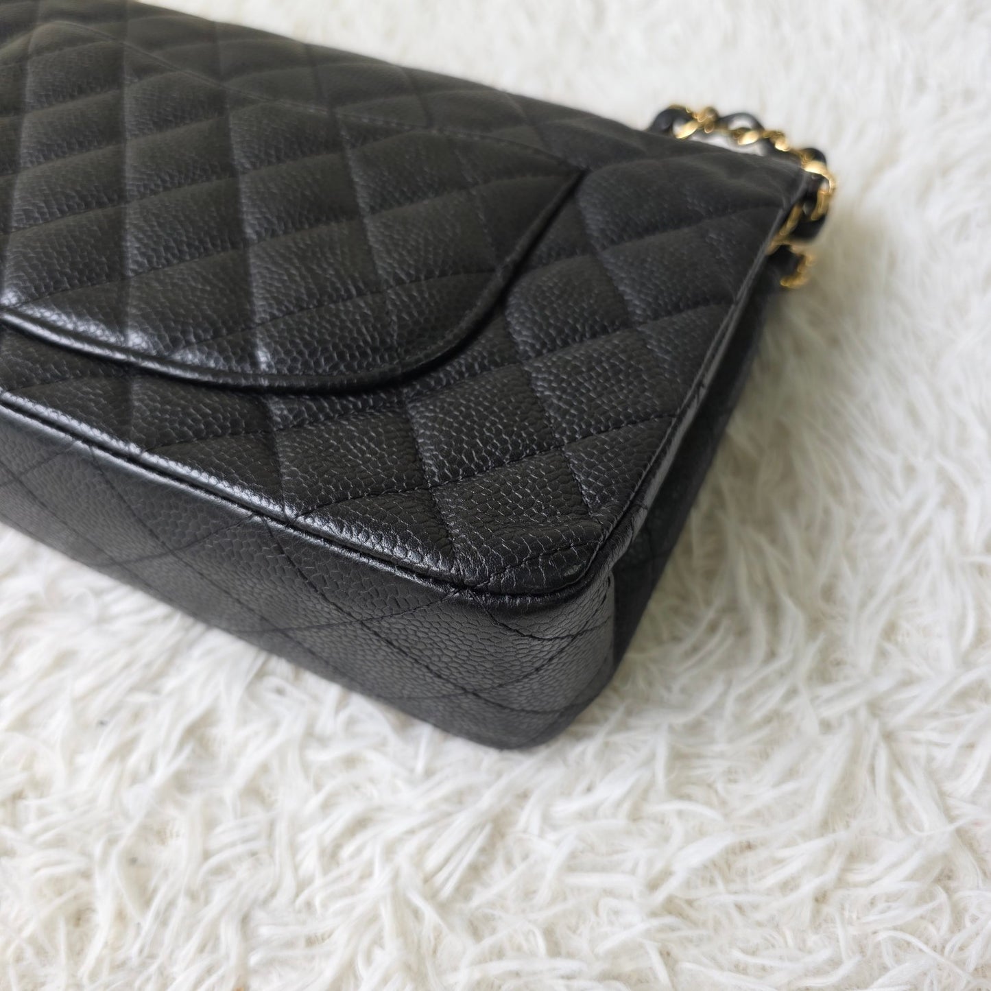 Chanel Black Quilted Caviar Leather Classic Flap Shoulder Bag (Pre-Owned)
