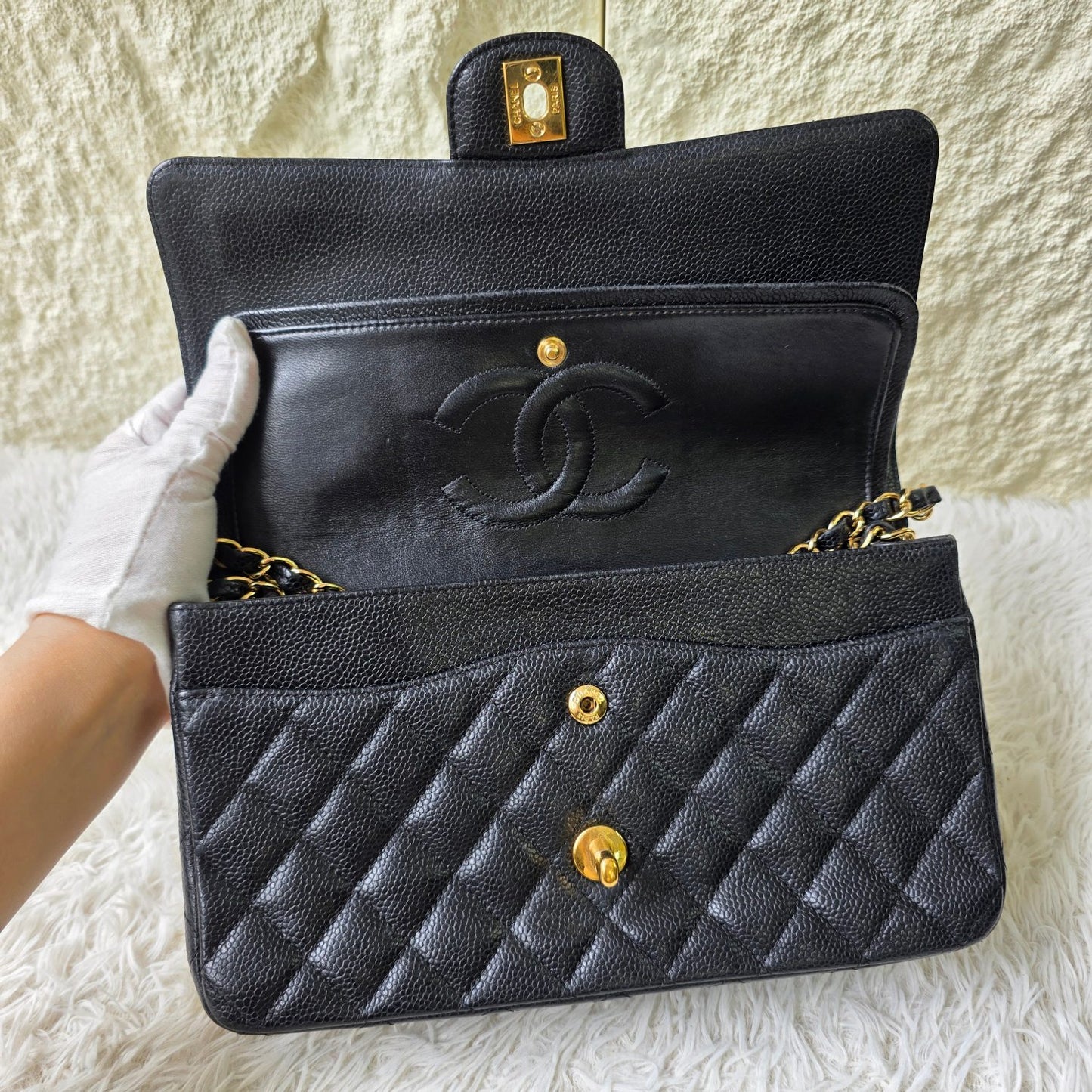 Chanel Black Quilted Caviar Leather Classic Flap Shoulder Bag (Pre-Owned)