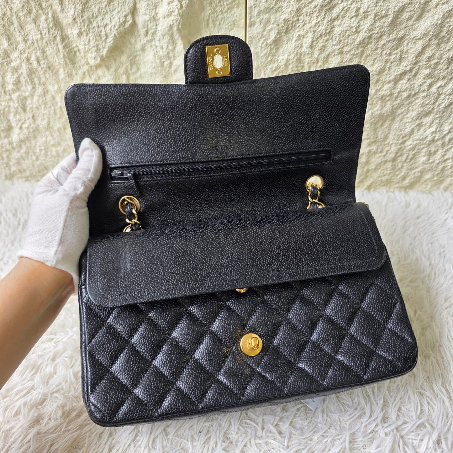 Chanel Black Quilted Caviar Leather Classic Flap Shoulder Bag (Pre-Owned)
