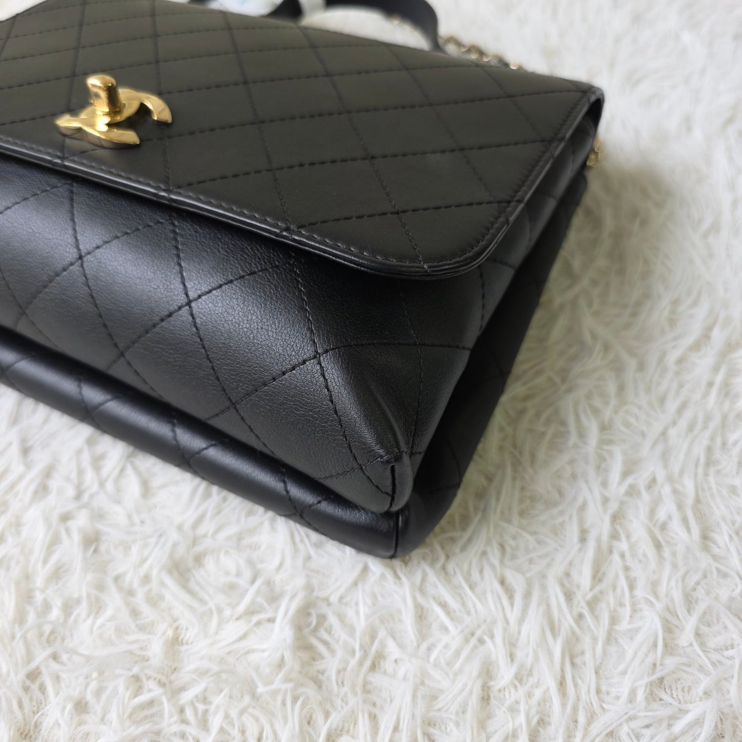 Chanel Black Quilted Leather Top Handle Chain Shoulder Bag (Pre-Owned)