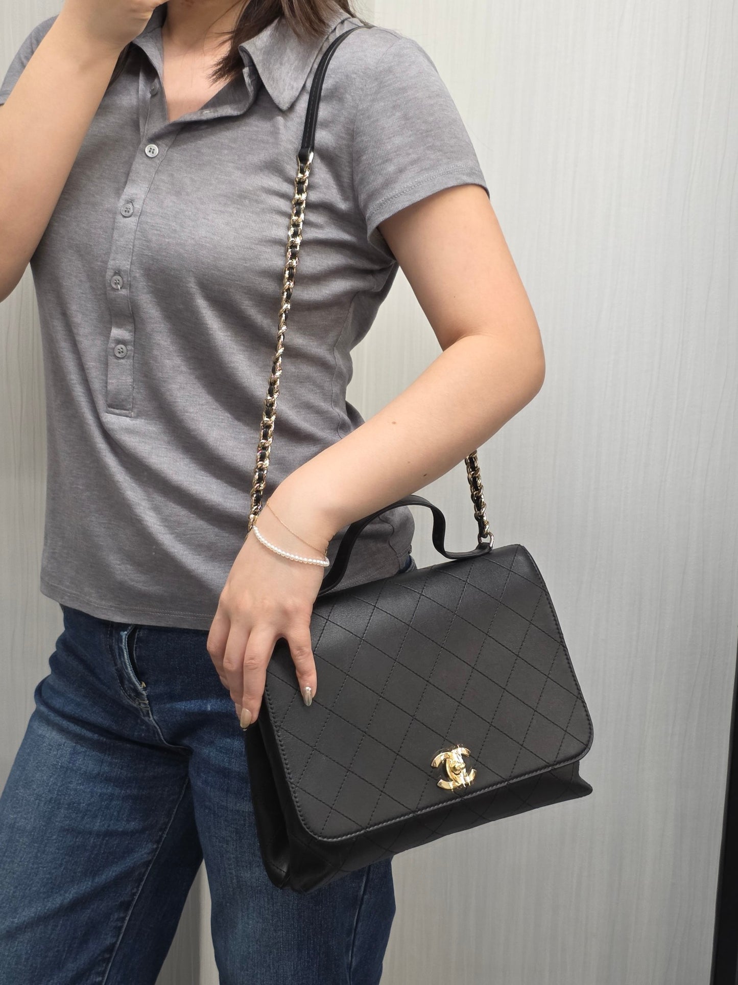 Chanel Black Quilted Leather Top Handle Chain Shoulder Bag (Pre-Owned)