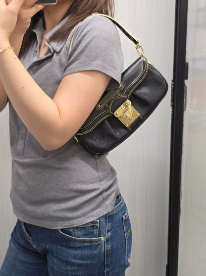 1 Louis Vuitton Suhali Le Fabuleux Shoulder Bag (Pre-Owned)