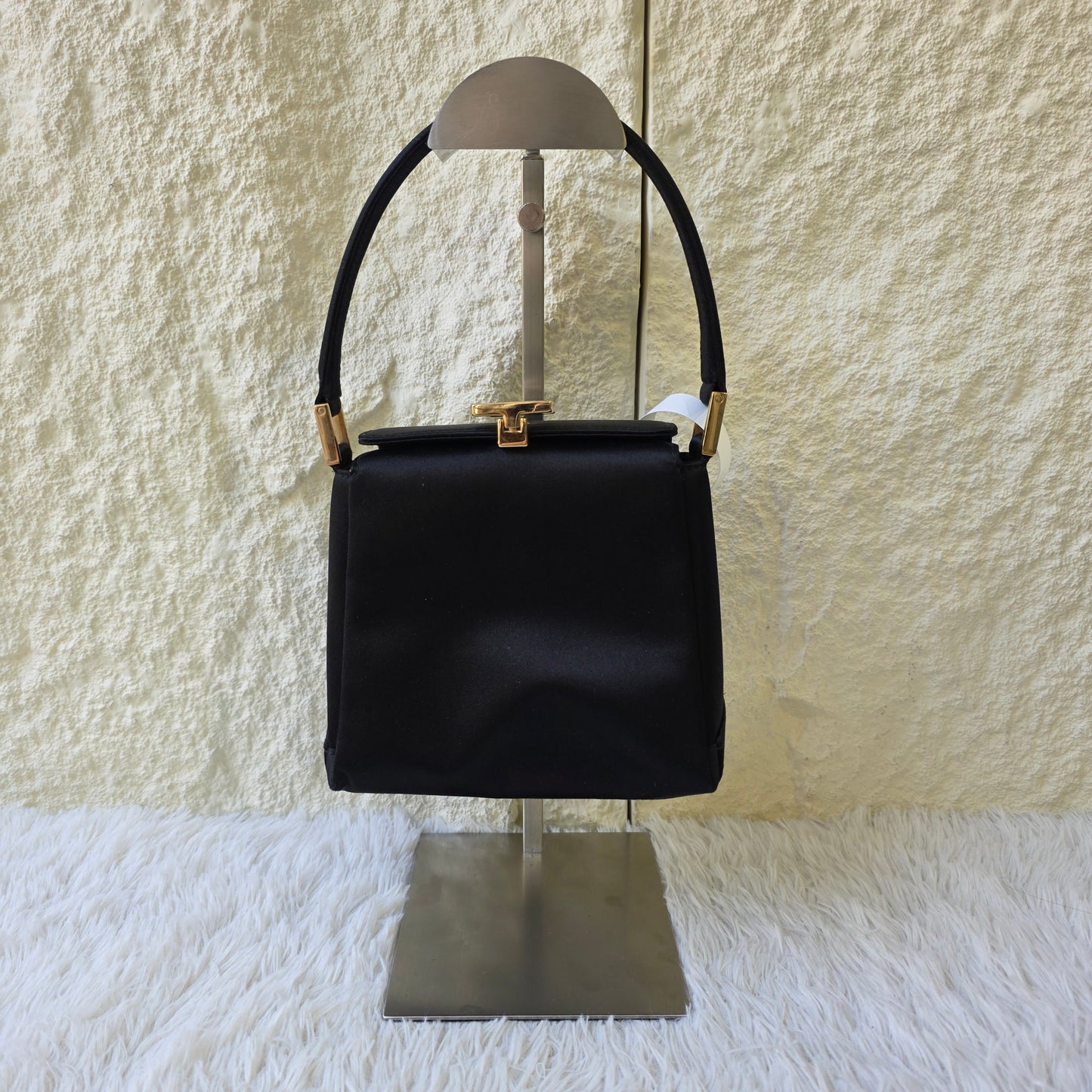 1 Gucci Vintage Satin Top Handle Bag (Pre-Owned)