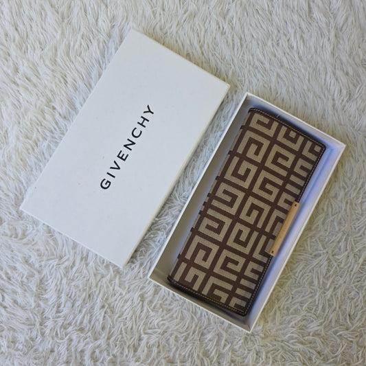 1 Givenchy 4G Canvas Clutch Bag (Pre-Owned)