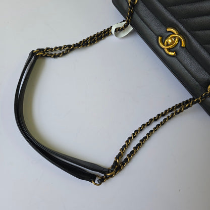 Chanel Diagonal Quilted Leather Chain Shoulder Bag (Pre-Owned)