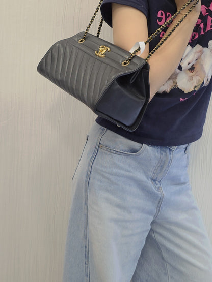 Chanel Diagonal Quilted Leather Chain Shoulder Bag (Pre-Owned)