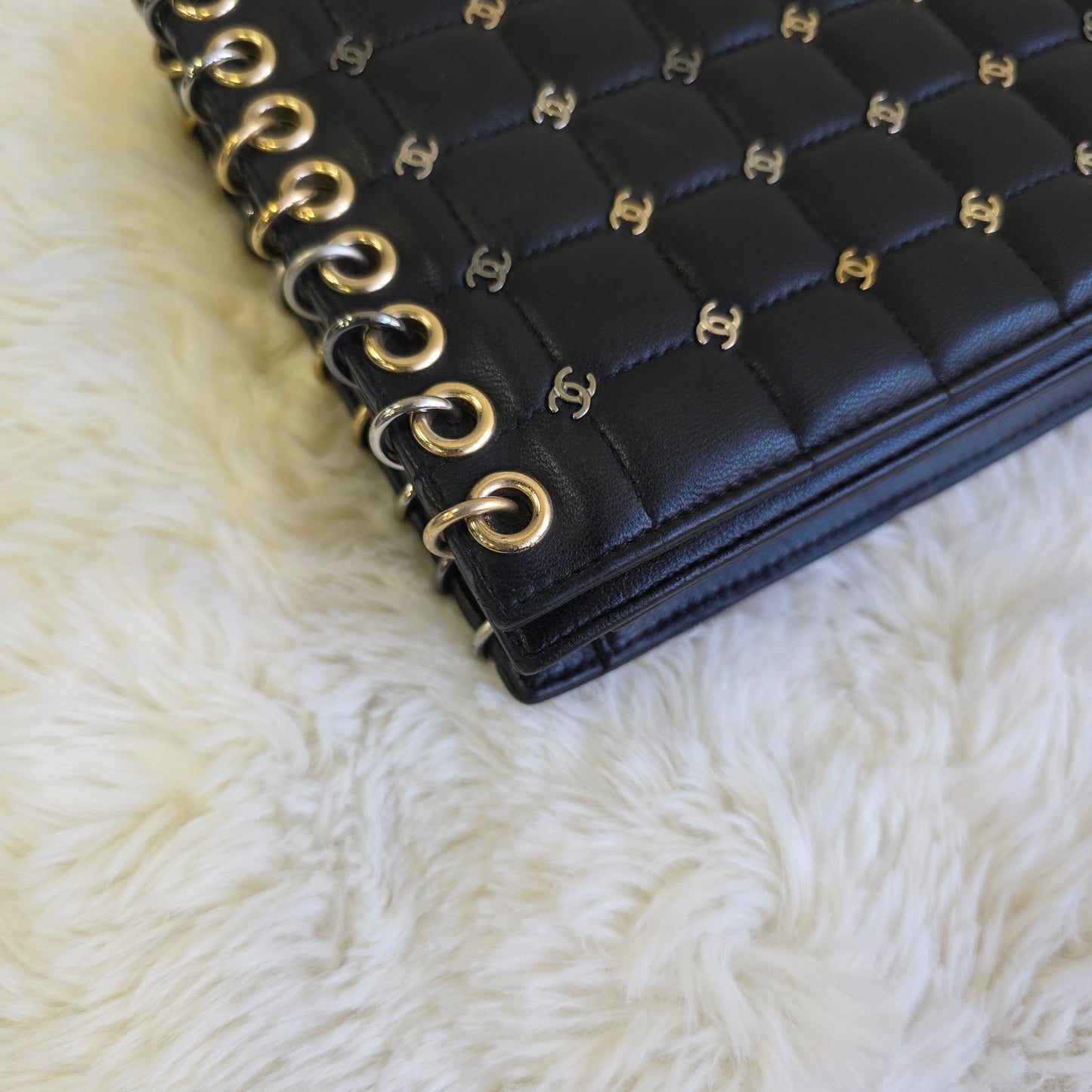Chanel CC Logo Quilted Chain Shoulder Bag (Pre-Owned)