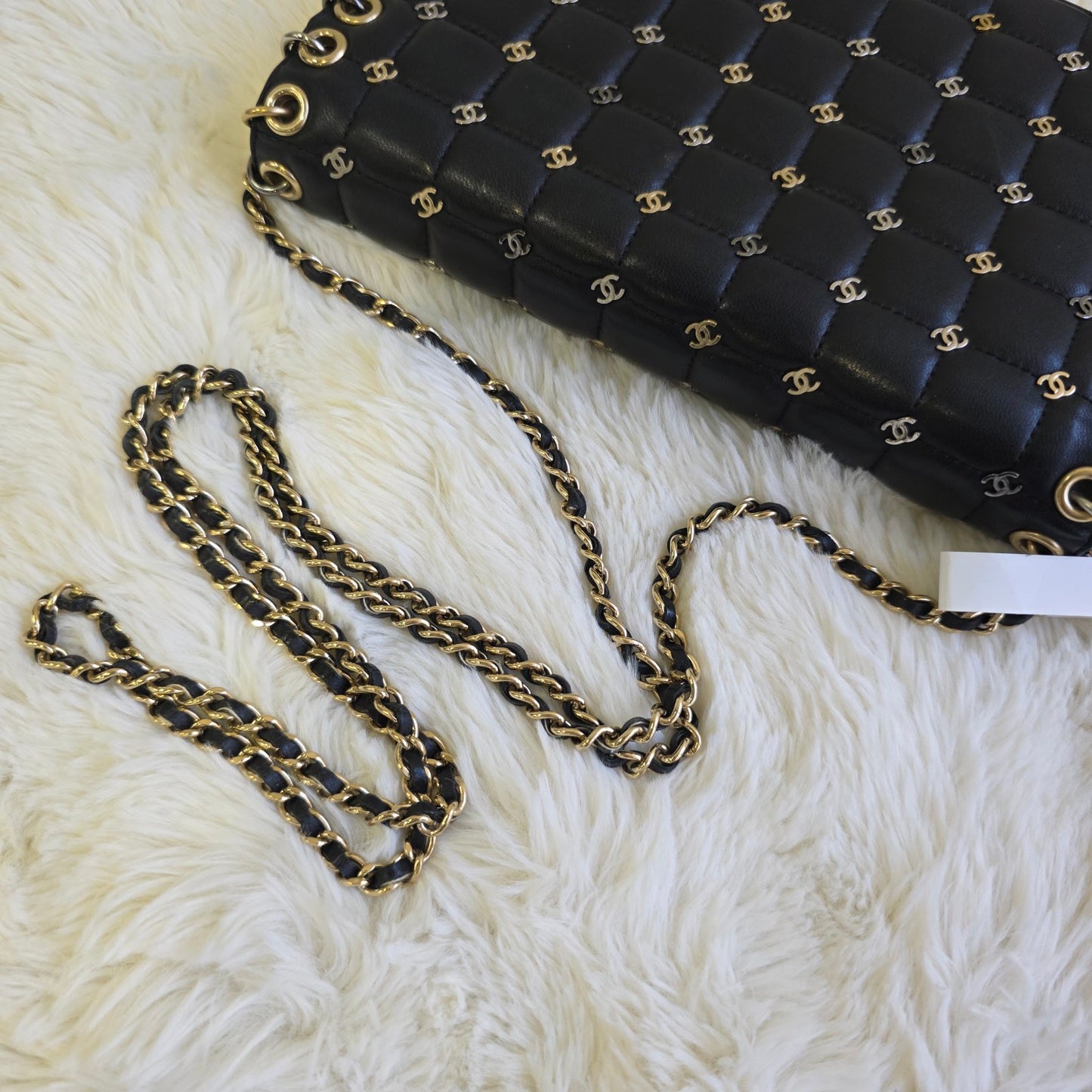 Chanel CC Logo Quilted Chain Shoulder Bag (Pre-Owned)