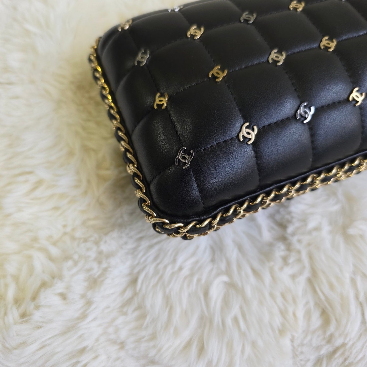 Chanel CC Logo Quilted Chain Shoulder Bag (Pre-Owned)