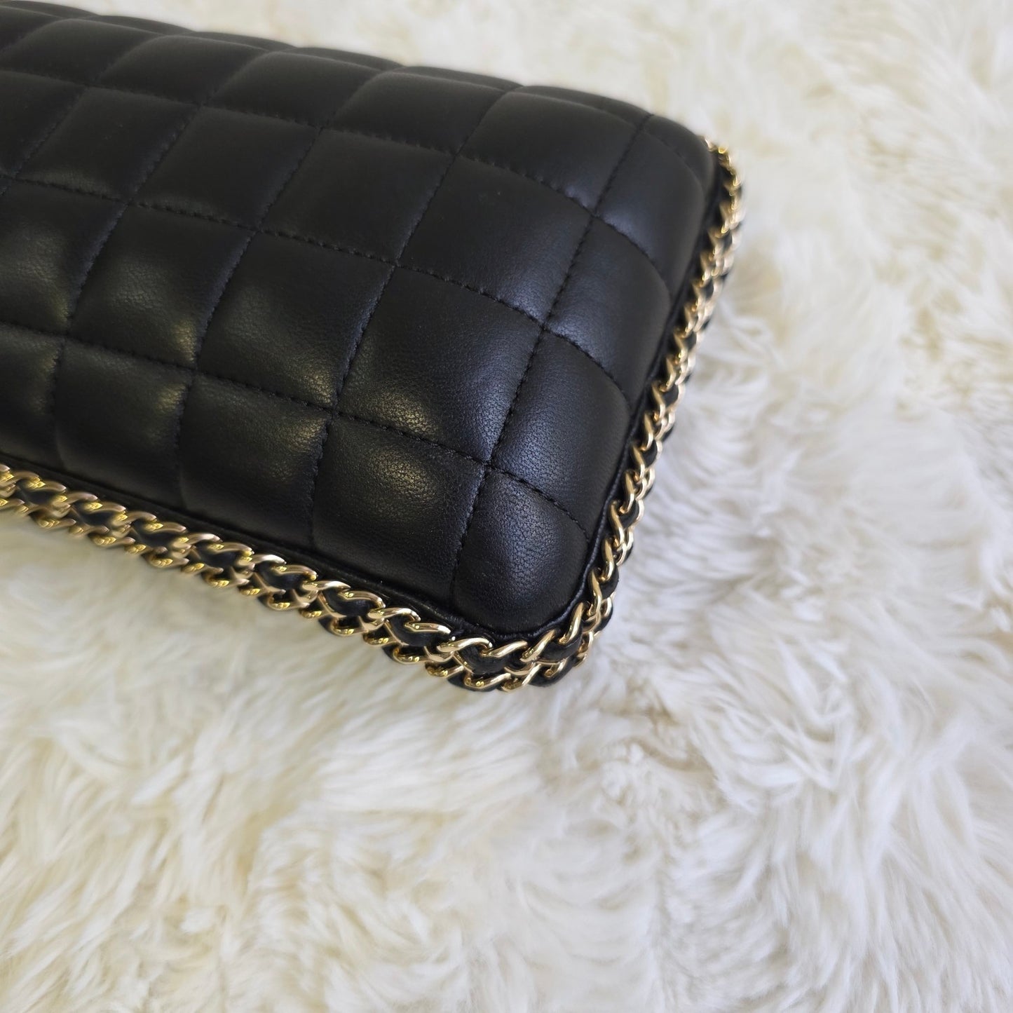 Chanel CC Logo Quilted Chain Shoulder Bag (Pre-Owned)