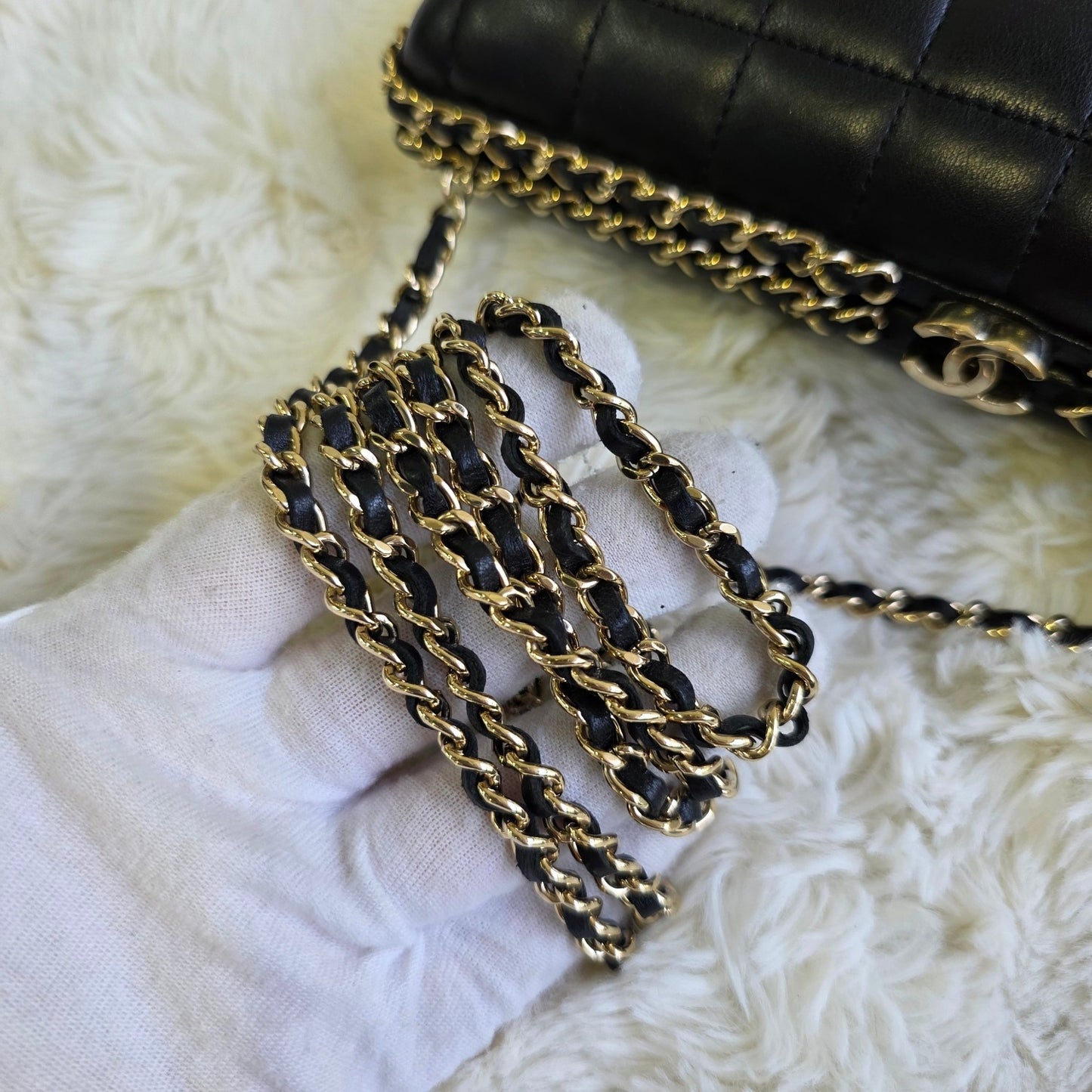 Chanel CC Logo Quilted Chain Shoulder Bag (Pre-Owned)
