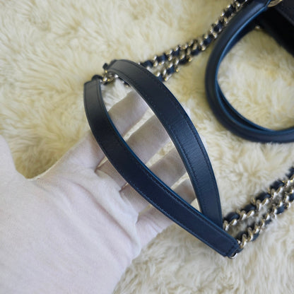 Chanel Quilted Leather Chain Tote Bag (Pre-Owned)