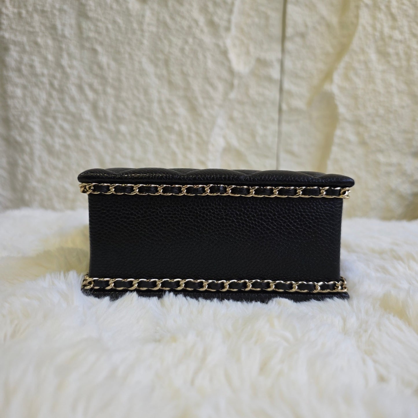 Chanel Quilted Leather Chain Vanity Bag (Pre-Owned)