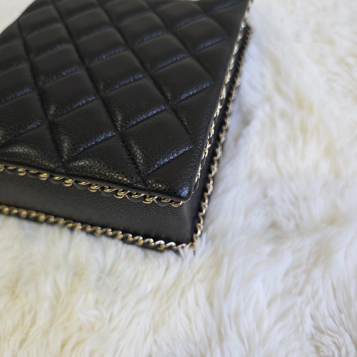 Chanel Quilted Leather Chain Vanity Bag (Pre-Owned)