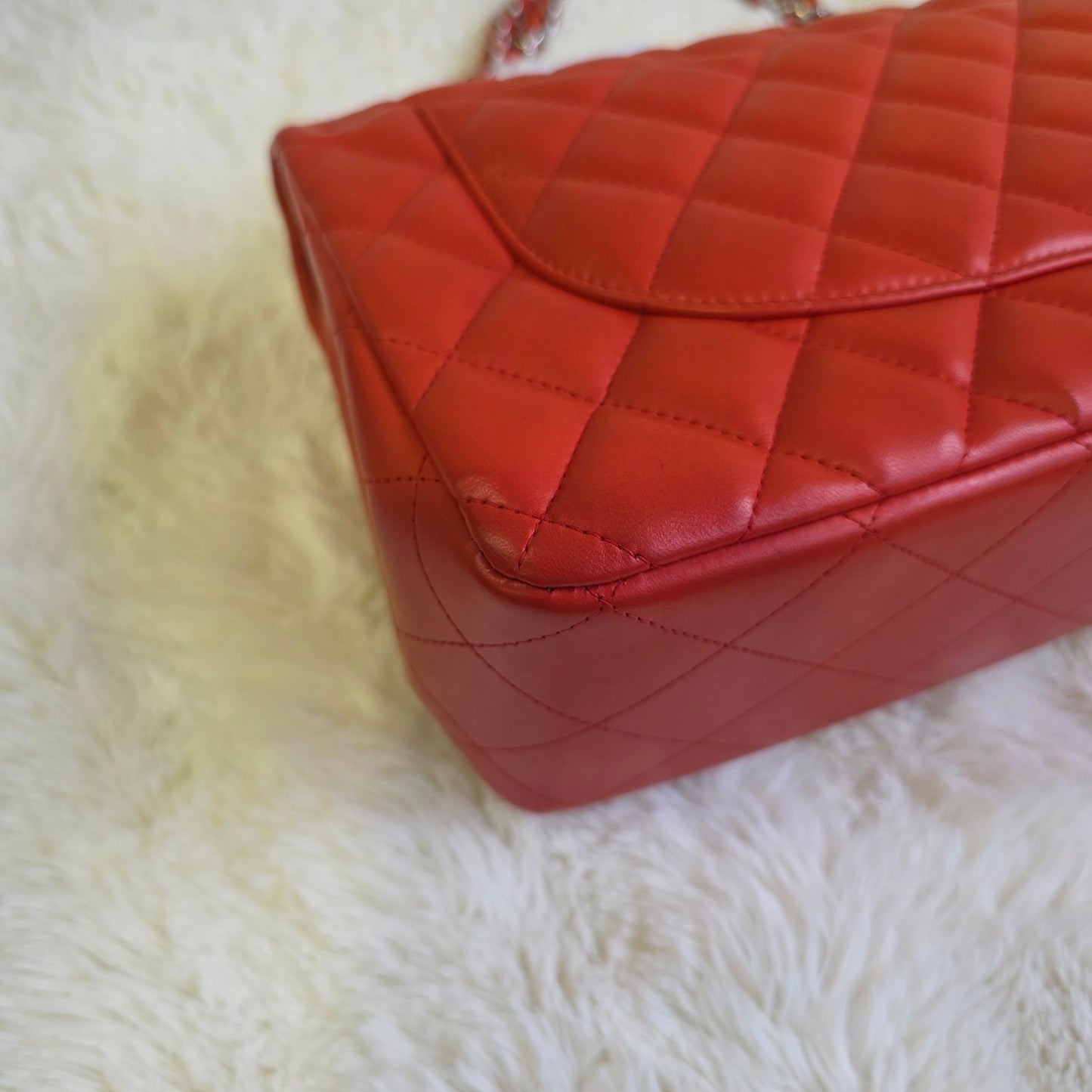 Chanel Classic Quilted Leather Double Flap Bag (Pre-Owned)