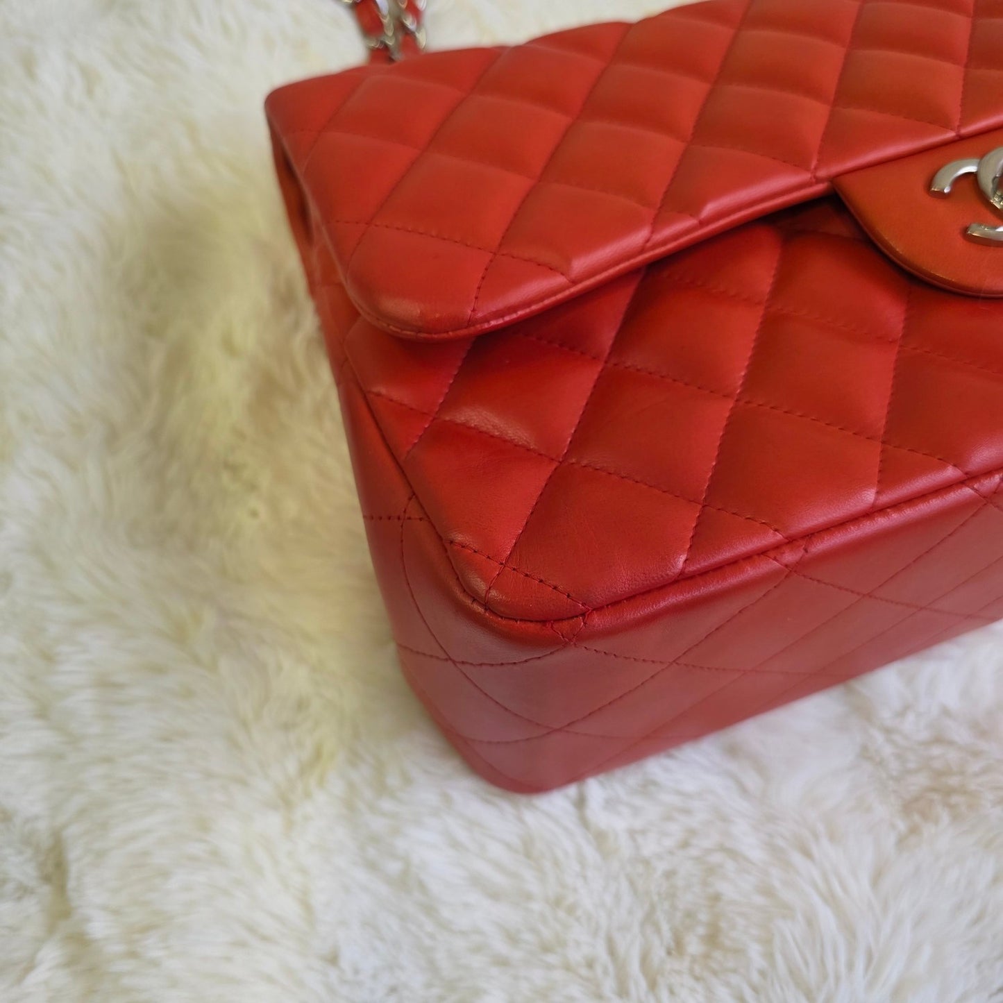 Chanel Classic Quilted Leather Double Flap Bag (Pre-Owned)