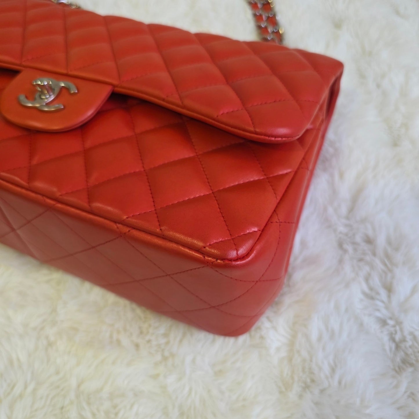 Chanel Classic Quilted Leather Double Flap Bag (Pre-Owned)