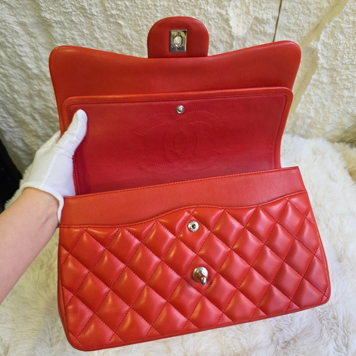 Chanel Classic Quilted Leather Double Flap Bag (Pre-Owned)