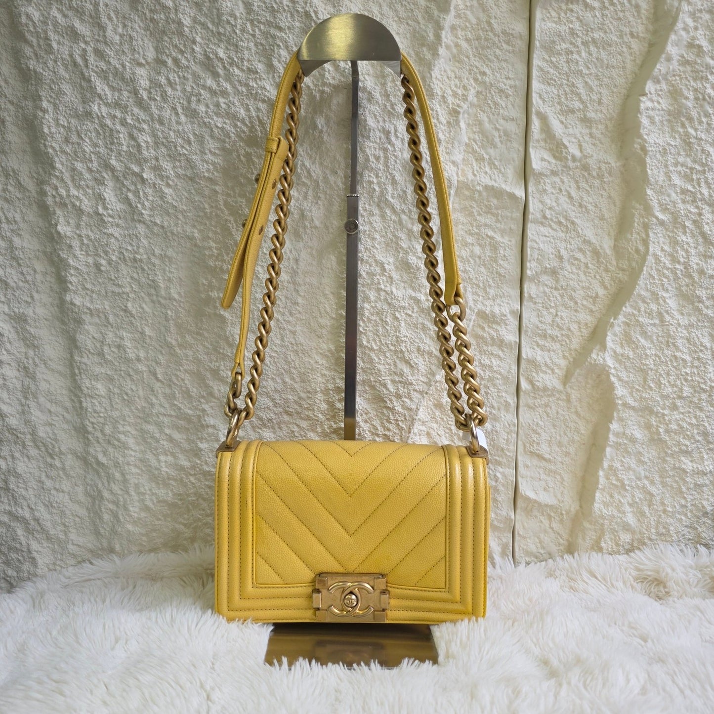 Chanel Boy Quilted Leather Chain Shoulder Bag (Pre-Owned)