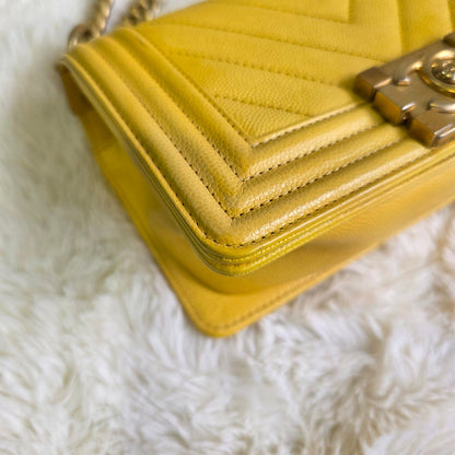 Chanel Boy Quilted Leather Chain Shoulder Bag (Pre-Owned)