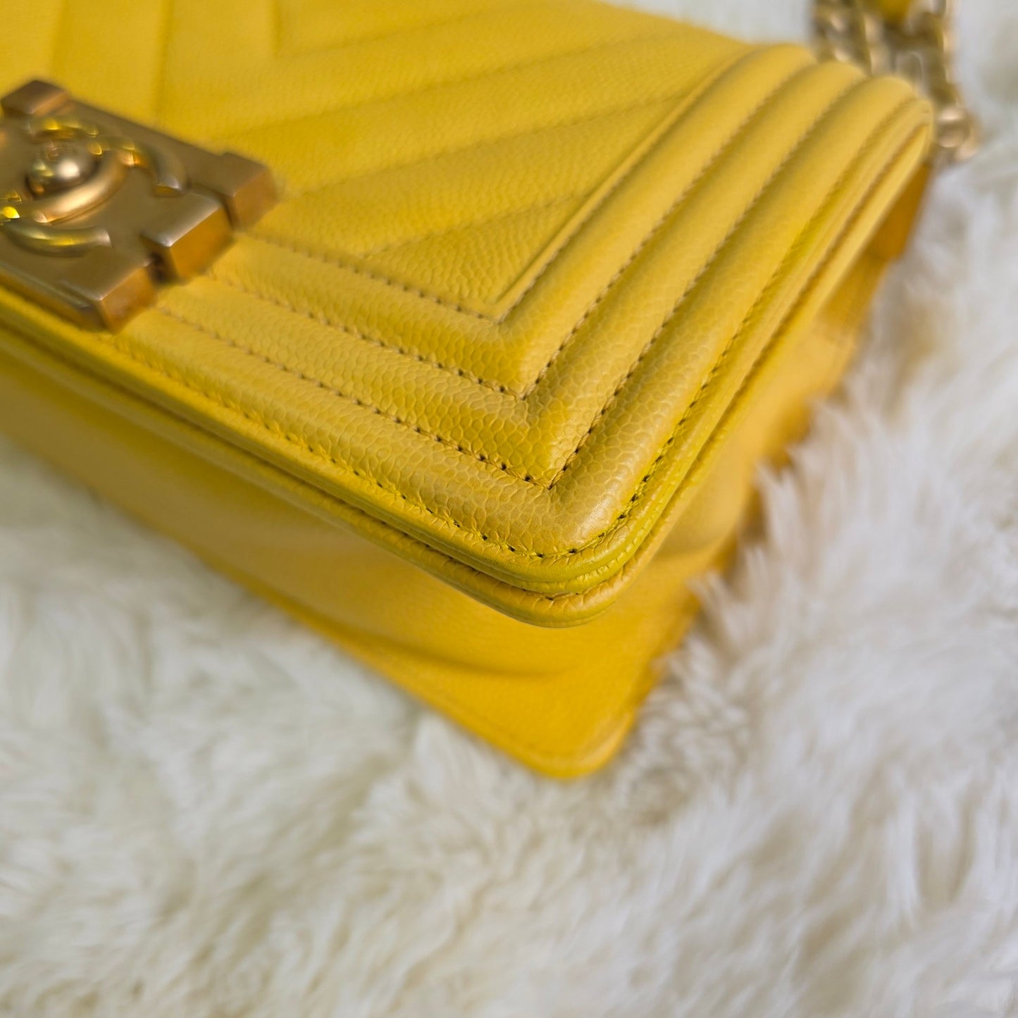 Chanel Boy Quilted Leather Chain Shoulder Bag (Pre-Owned)