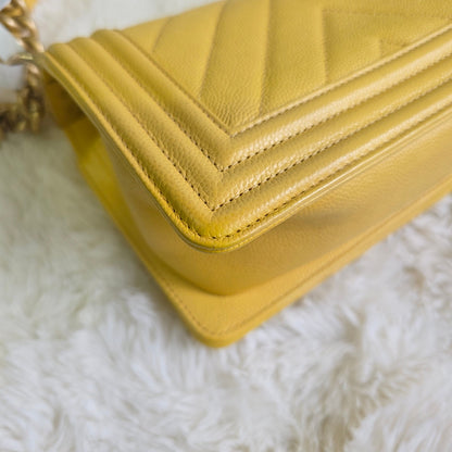 Chanel Boy Quilted Leather Chain Shoulder Bag (Pre-Owned)