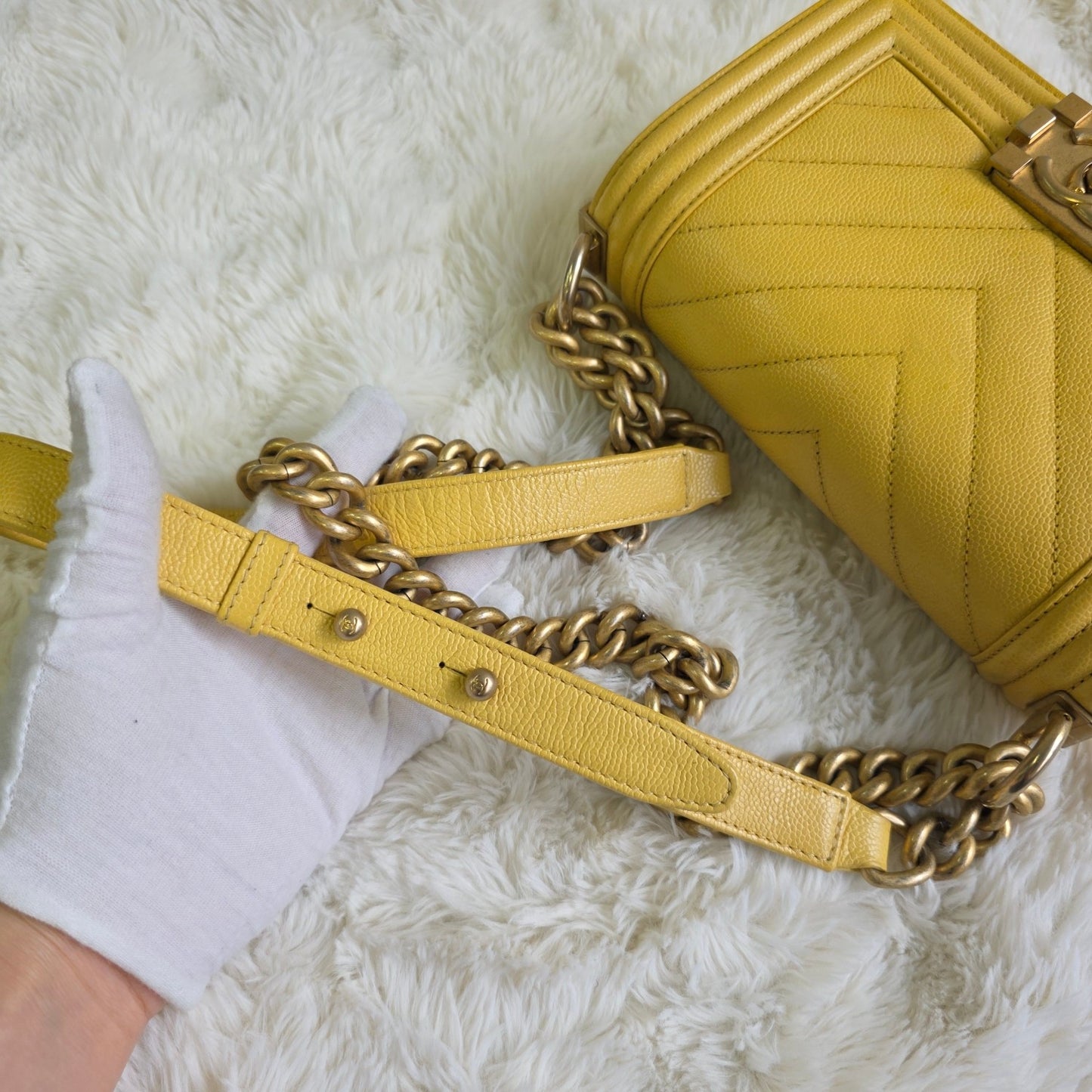 Chanel Boy Quilted Leather Chain Shoulder Bag (Pre-Owned)