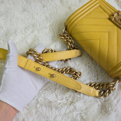Chanel Boy Quilted Leather Chain Shoulder Bag (Pre-Owned)