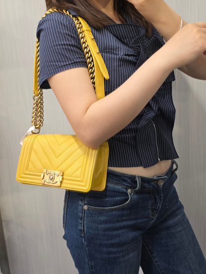 Chanel Boy Quilted Leather Chain Shoulder Bag (Pre-Owned)