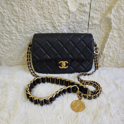 Chanel Quilted Leather Chain Shoulder Bag (Pre-Owned)