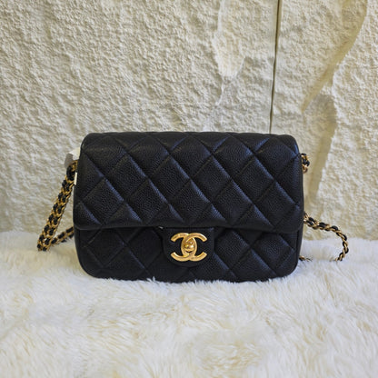 Chanel Quilted Leather Chain Shoulder Bag (Pre-Owned)