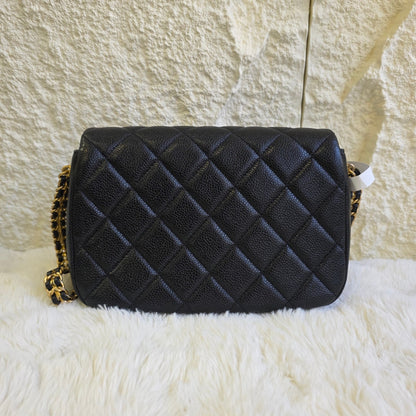 Chanel Quilted Leather Chain Shoulder Bag (Pre-Owned)