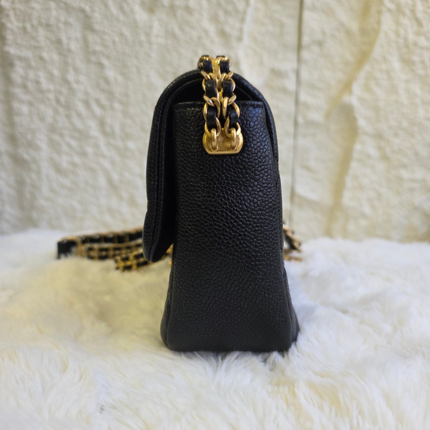 Chanel Quilted Leather Chain Shoulder Bag (Pre-Owned)