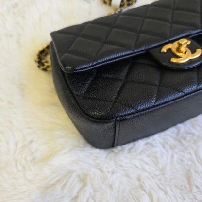 Chanel Quilted Leather Chain Shoulder Bag (Pre-Owned)