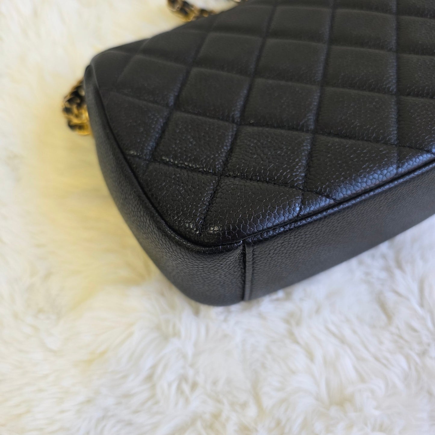 Chanel Quilted Leather Chain Shoulder Bag (Pre-Owned)
