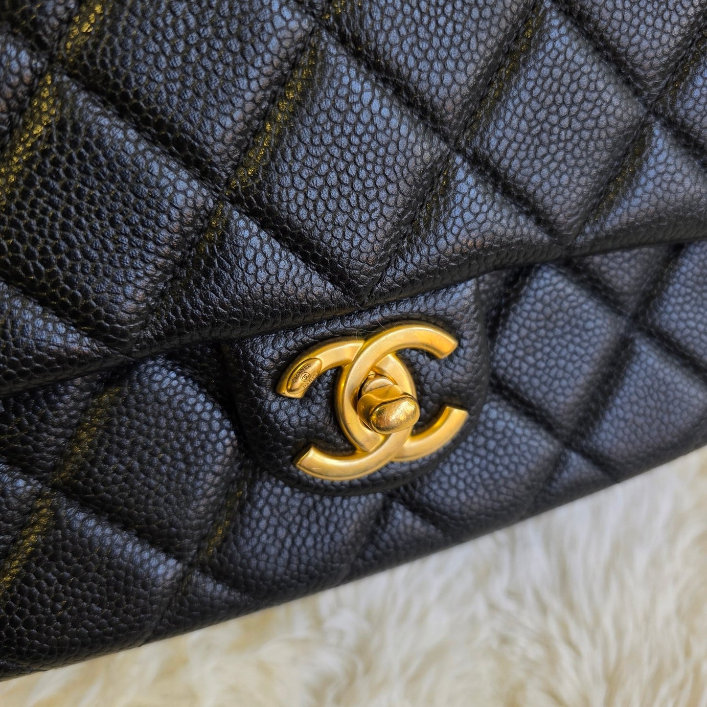 Chanel Quilted Leather Chain Shoulder Bag (Pre-Owned)