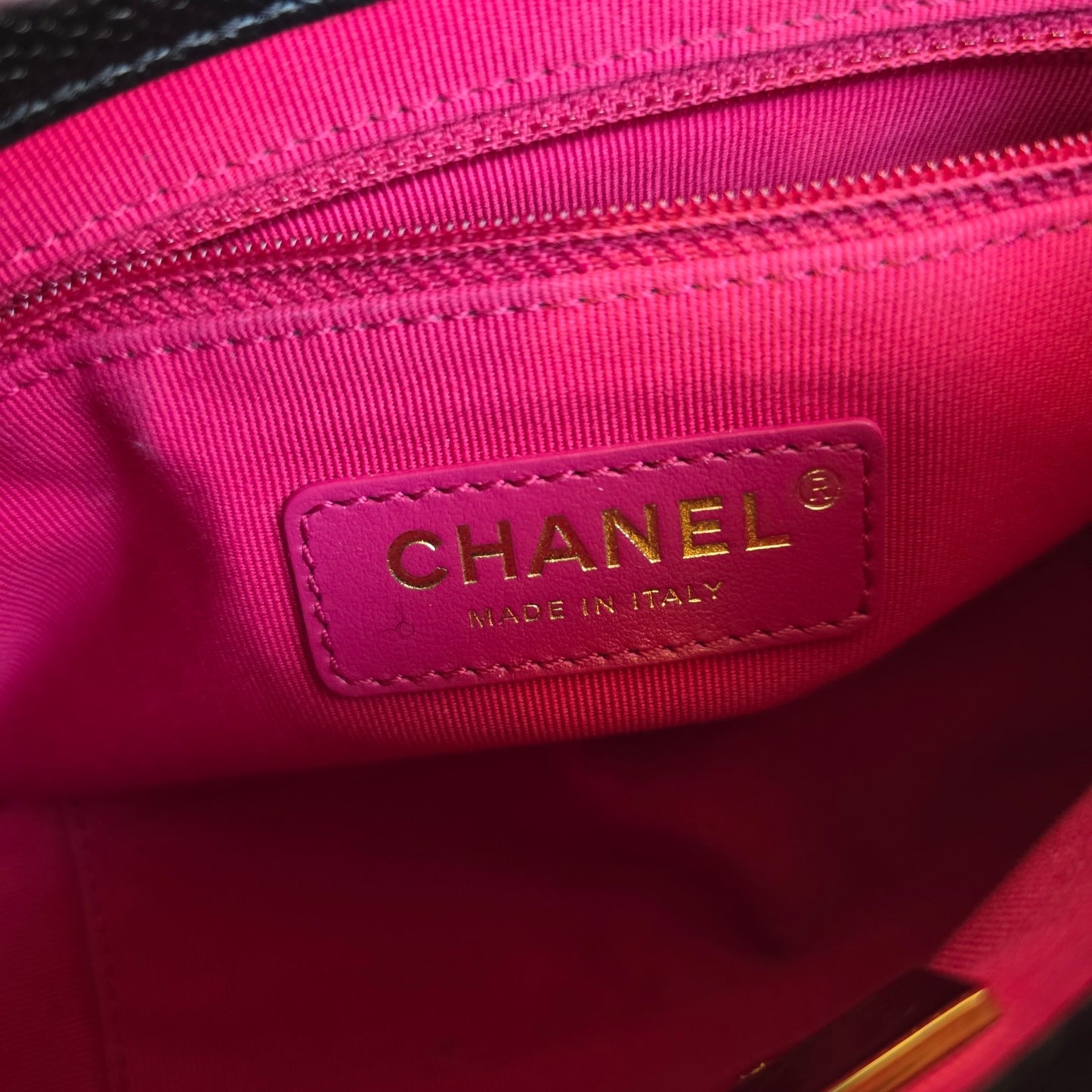 Chanel Quilted Leather Chain Shoulder Bag (Pre-Owned)