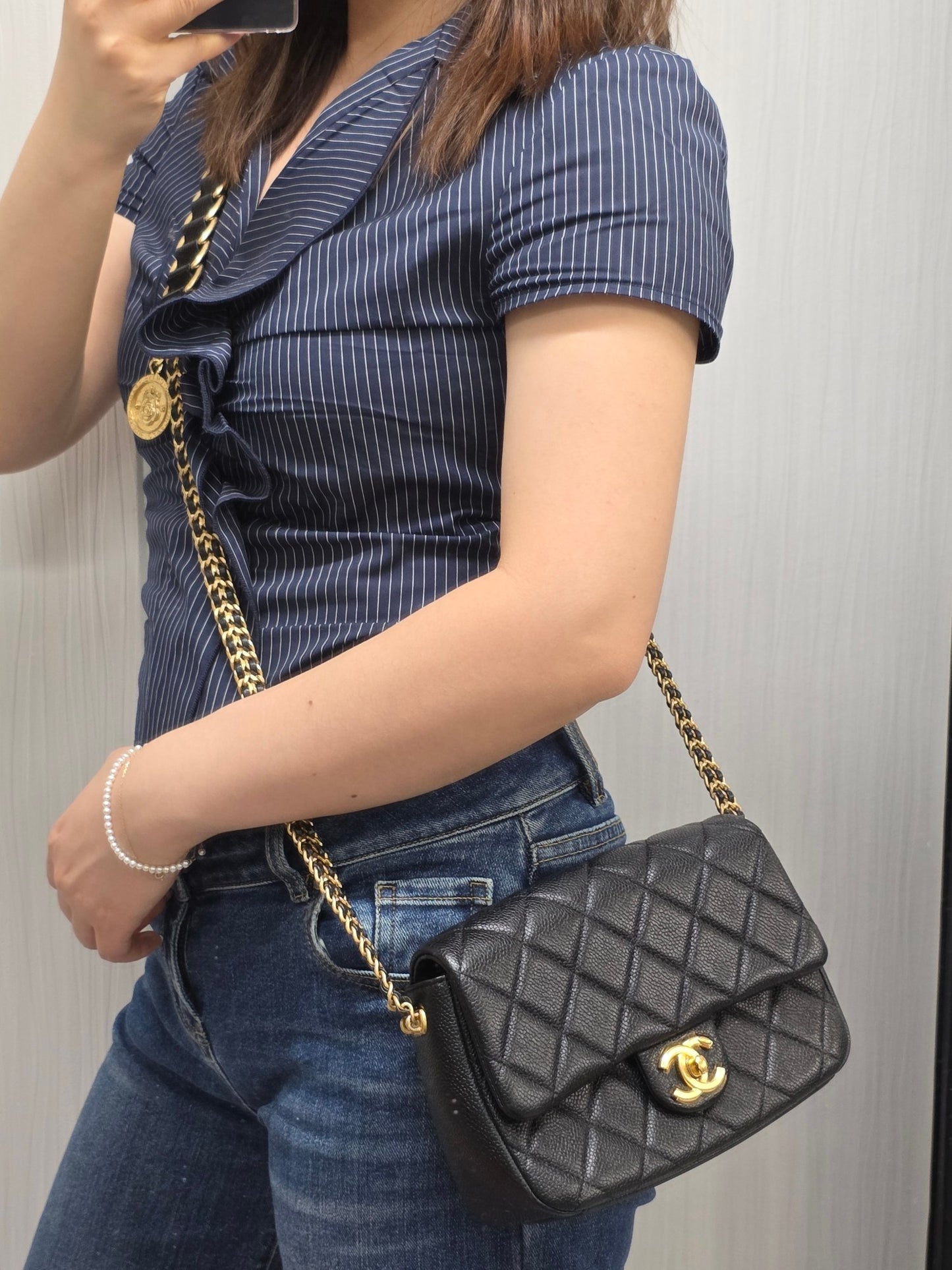 Chanel Quilted Leather Chain Shoulder Bag (Pre-Owned)