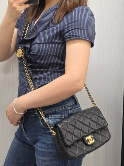 Chanel Quilted Leather Chain Shoulder Bag (Pre-Owned)